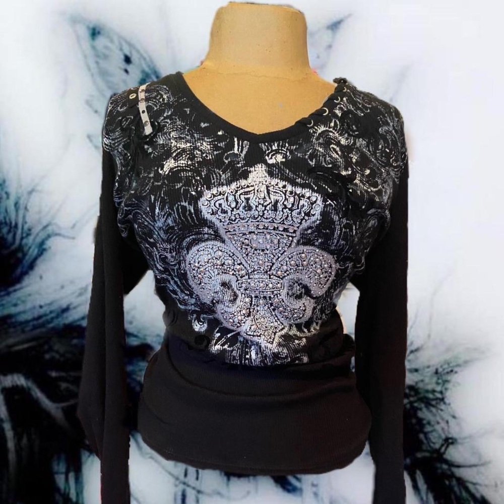 Vintage rhinestone fleur-de-lis top ⚜️